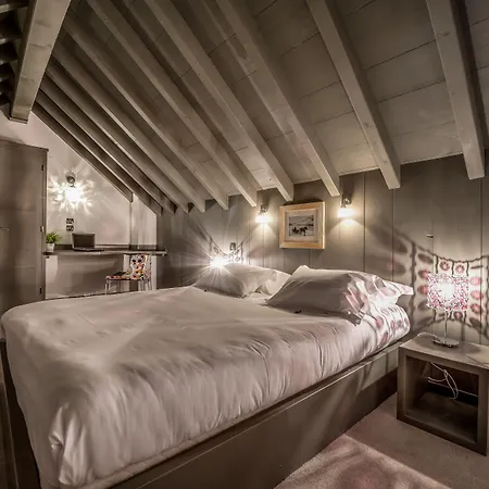 Hotel La Maison Rouge 3*