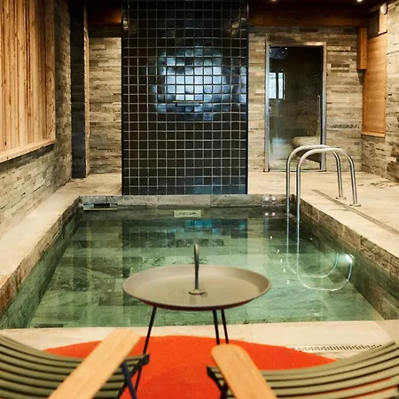 Hotel La Maison Rouge 3*