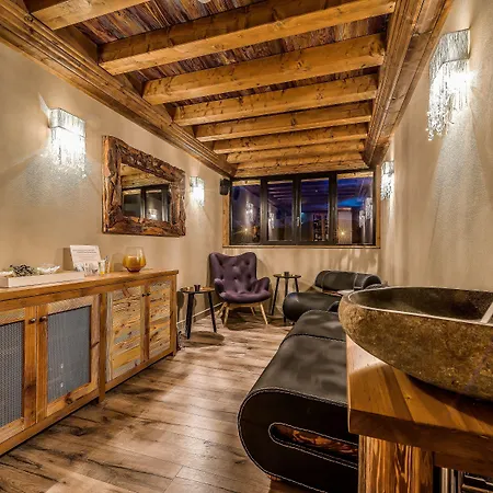 Ξενοδοχείο La Maison Rouge 3*