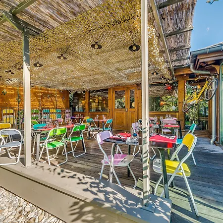 Ξενοδοχείο La Maison Rouge 3*